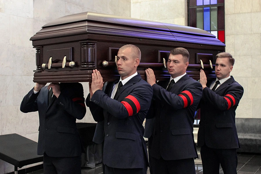 Носильщики гроба